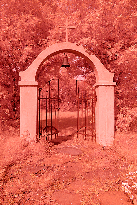 poort kerkje H&uacute;safell